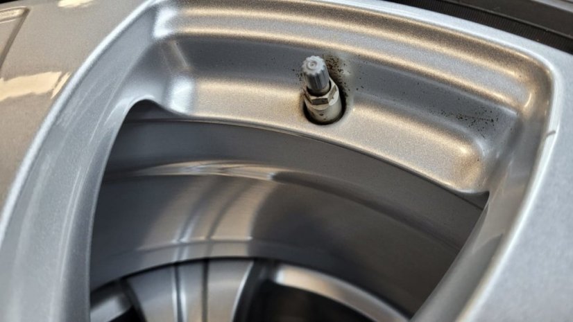 Zimní obutá sada Mercedes-Benz, alu disky 8x18 ET38 5x112x66,5 A2534010800, pneu 235/60/18 103H PIRELLI Scorpion, vč snímačů tlaku TPMS