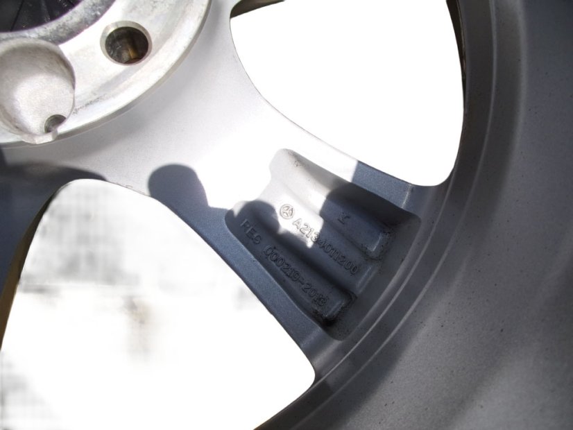 Letná obutá sada Mercedes-Benz, alu disky 7,5x17 ET40 5x112x66,5 A2134011200, pneu 225/55/17 97Y DUNLOP Sport Maxx