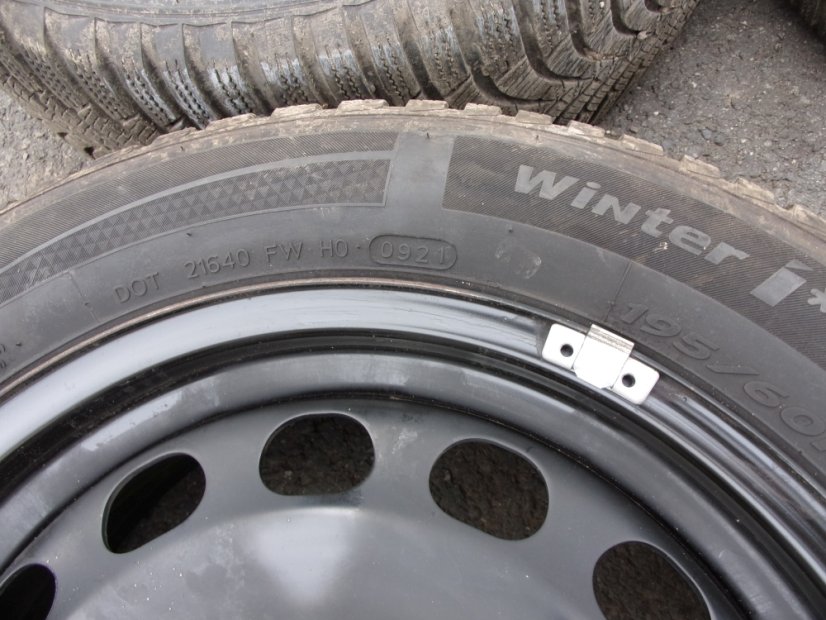 Winter tire set of Volkswagen 6x16 ET35, 5x100x57 2Q0601027H/A - 195/60/16 89H HANKOOK Winter i*cept RS2