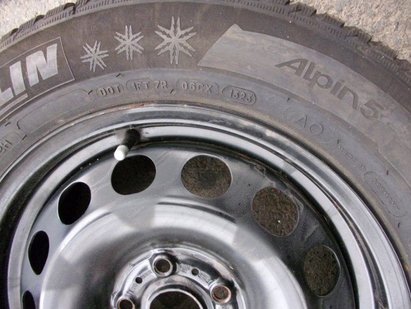Winter tire set of Volkswagen, Seat, Skoda 6x16 ET43 5x112x57 5Q0601027 - 205/60/16 92H MICHELIN Alpin 5