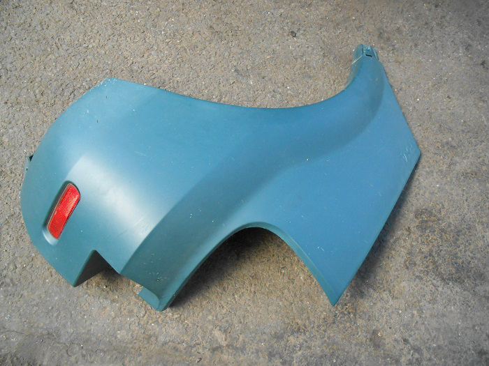 7700437659 Bal hátsó oldalsó műanyag Renault RX4 1999-2003