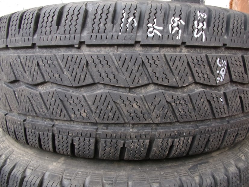 Winter truck tire 235/65/16C 115/113R HANKOOK Winter i*cept LV