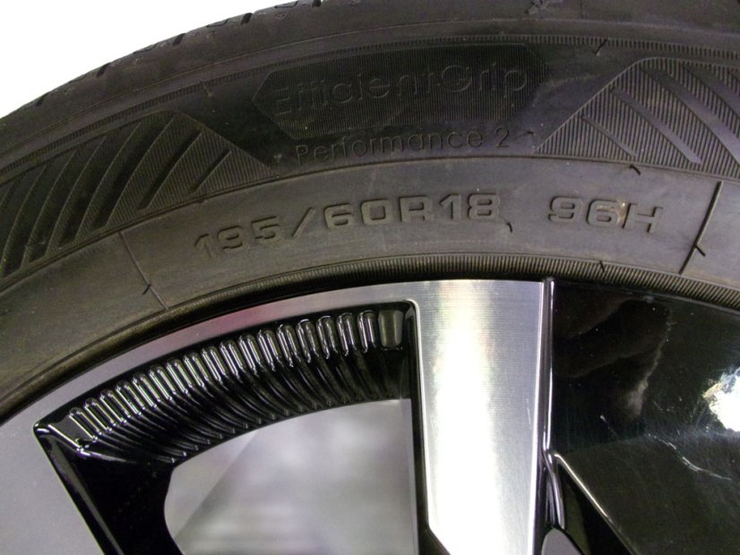Letná obutá súprava Renault, disky 6,5x18 ET38 5x114,3x66, pneu 195/60/18 96H GOODYEAR