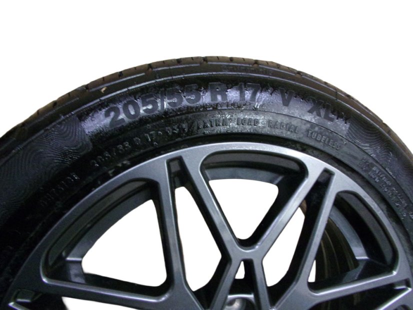 Letná obutá sada Kia, disky 6,5x17 ET49 4x100x54, pneu 205/55/17 95V CONTINENTAL ContiPremiumContact 5