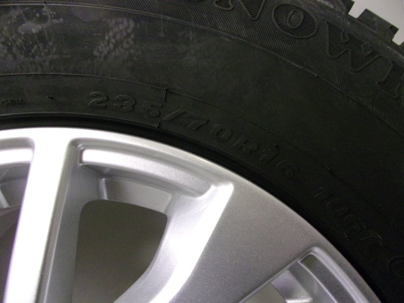 Winter tire set Renault Alaskan / Nissan Navara, wheels 7x16 ET45 6x114.3x66, tires 235/70/16 106T TOMKET