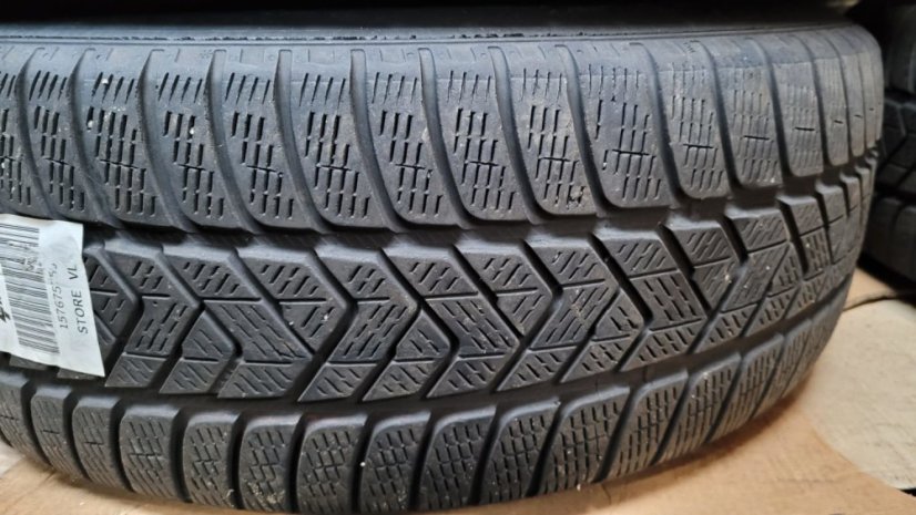 Zimní obutá sada Mercedes-Benz, alu disky 8x18 ET38 5x112x66,5 A2534010800, pneu 235/60/18 103H PIRELLI Scorpion, vč snímačů tlaku TPMS
