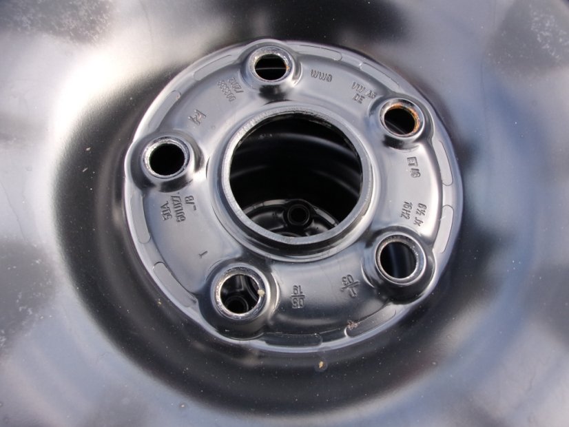 Winter tire set Volkswagen, wheels 6.5x16 ET48 5x112x57, tires 205/60/16 96H PIRELLI Sottozero 3 Seal