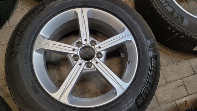 Zimní obutá sada Mercedes-Benz, disky 6,5x17 ET44 5x112x66,5 - pneu 215/65/17 99H MICHELIN Pilot Alpin 5
