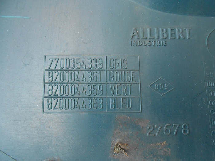 7700354339 Levá část zadního nárazníku Renault RX4, vč. ovětlení SPZ