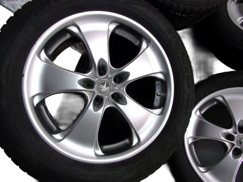 Zimná obutá sada Mercedes-Benz, disky 9x20 ET40 5x112x66,5, pneu 275/50/20 109H NOKIAN