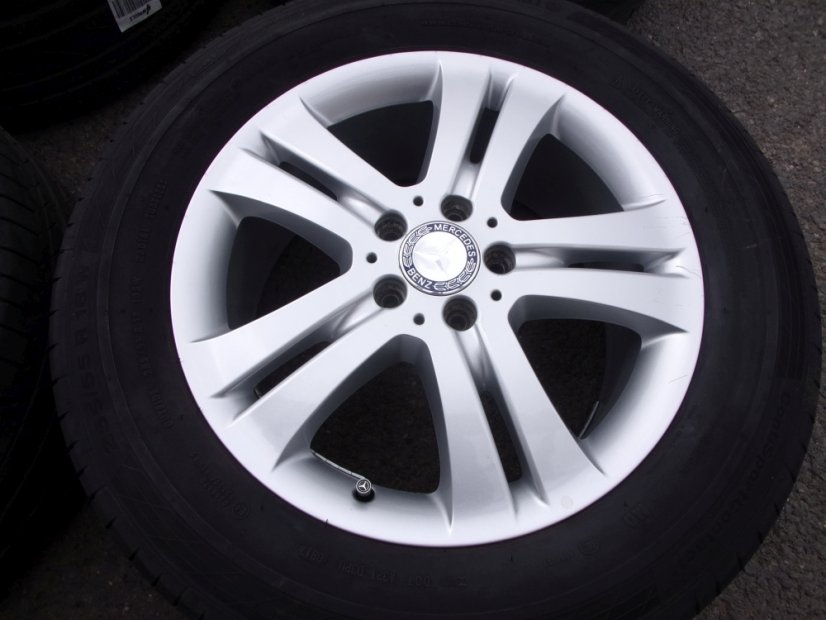 Letná obutá sada Mercedes-Benz, disky 8x18 ET67 5x112x66,5 A7514011302, pneu 255/55/18 105W CONTINENTAL