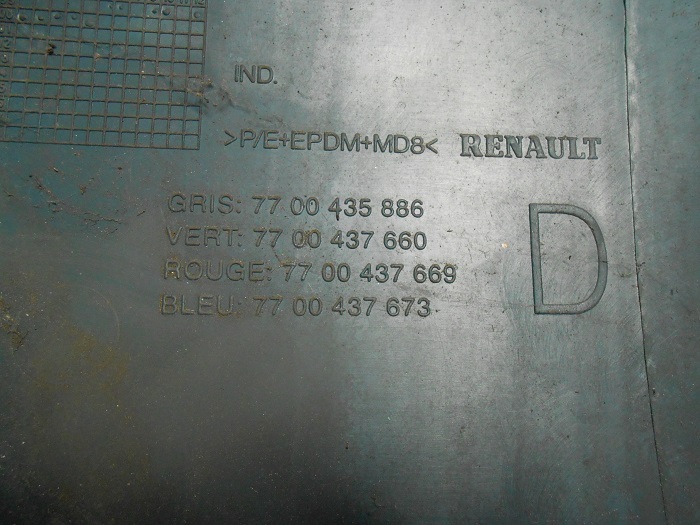 7700435886 Rear right side plastic Renault RX4 1999–2003