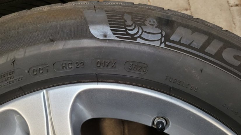 Zimní obutá sada Mercedes-Benz, disky 6,5x17 ET44 5x112x66,5 - pneu 215/65/17 99H MICHELIN Pilot Alpin 5