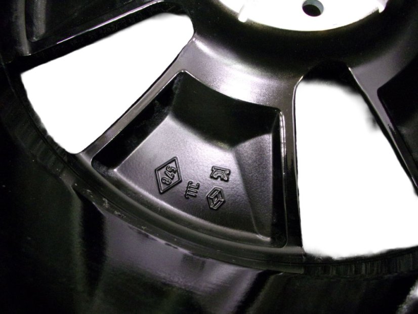 Alloy wheel Renault 7x18 ET34 5x114.3x66 original 403008809R Oston, incl. pressure sensor