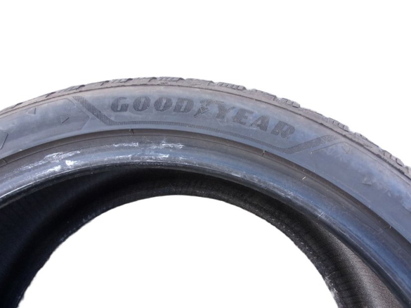 Winter tire 255/40/20 101W GOODYEAR UltraGrip Performance 3