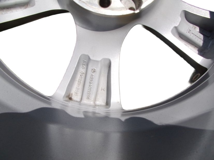 Letná obutá sada Mercedes-Benz, alu disky 7,5x17 ET40 5x112x66,5 A2134011200, pneu 225/55/17 97Y DUNLOP Sport Maxx