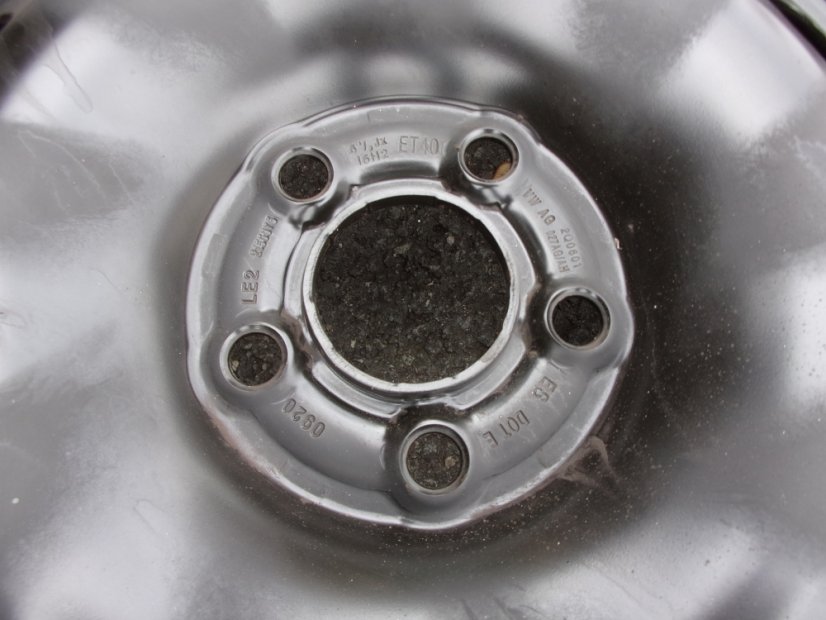 Winter tire set of steel wheels Volkswagen, Seat, Škoda 5.5x15 ET40, 5x100x57 2Q0601027AQ/AH - 185/65/15 88T FALKEN Eurovinter HS01