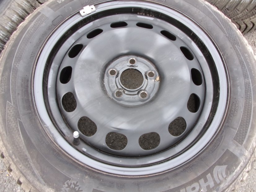 Winter tire set of Volkswagen 6x16 ET35, 5x100x57 2Q0601027H/A - 195/60/16 89H HANKOOK Winter i*cept RS2