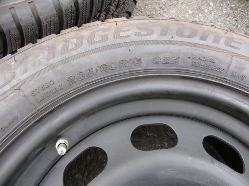 Winter tire set of steel wheels BMW 16590101, 7x16 ET31, 5x120x72.5 - 205/60/16 92H BRIDGESTONE Blizzak LM001 Runflatt