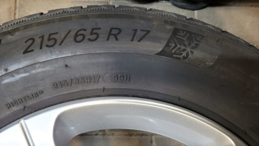 Zimní obutá sada Mercedes-Benz, disky 6,5x17 ET44 5x112x66,5 - pneu 215/65/17 99H MICHELIN Pilot Alpin 5