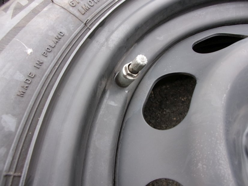 Winter tire set of steel wheels BMW 16590101, 7x16 ET31, 5x120x72.5 - 205/60/16 92H BRIDGESTONE Blizzak LM001 Runflatt